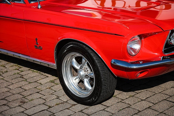 Ford Mustang 10 of 21