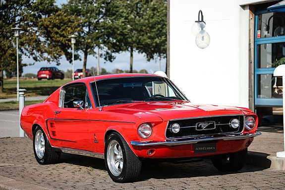 Ford Mustang 2 of 21