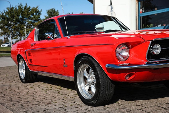 Ford Mustang 9 of 21