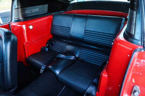 Ford Mustang 16 of 21