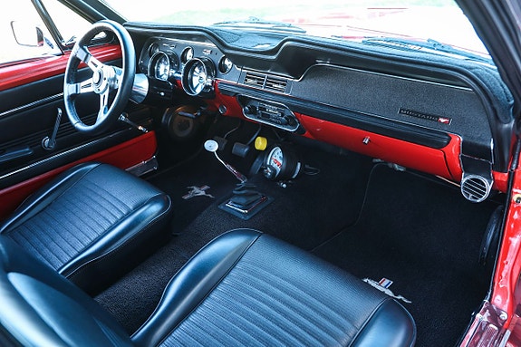 Ford Mustang 18 of 21