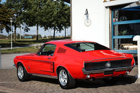 Ford Mustang 6 of 21