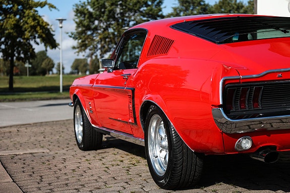Ford Mustang 11 of 21