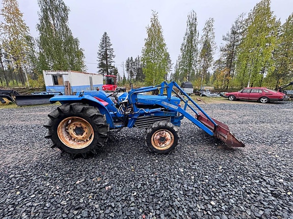 Traktor 4x4 m lastare 32hk