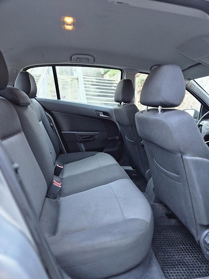 Opel Astra 8 of 8