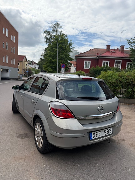 Opel Astra 4 of 5