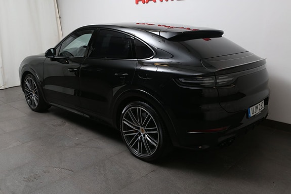 Porsche Cayenne Turbo S 4 of 5