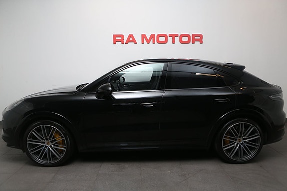 Porsche Cayenne Turbo S 3 of 5