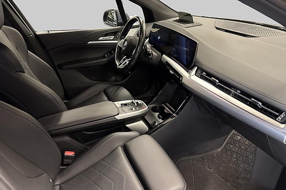 BMW 230e 4 of 5