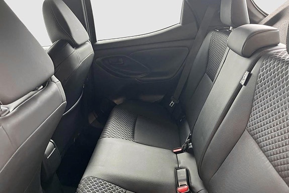 Toyota Yaris 9 of 13