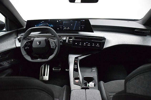 Peugeot e-5008 5 of 5