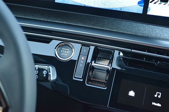 Peugeot e-5008 23 of 23