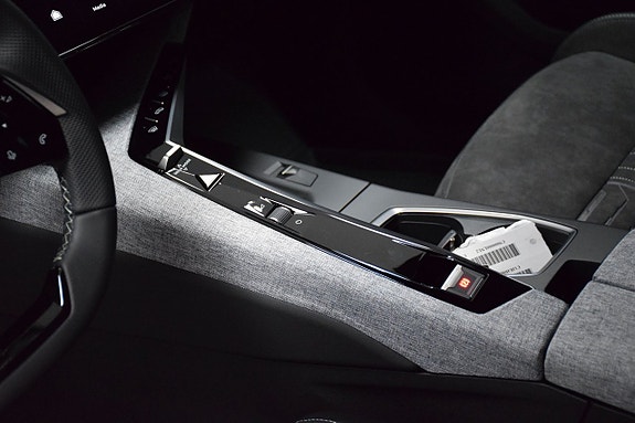 Peugeot e-5008 12 of 23