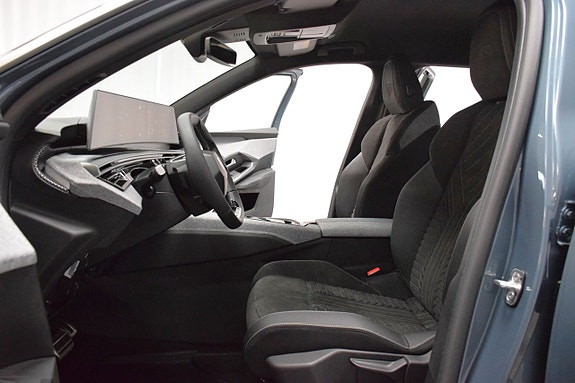 Peugeot e-5008 13 of 23