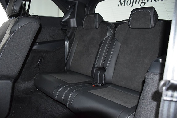 Peugeot e-5008 15 of 23