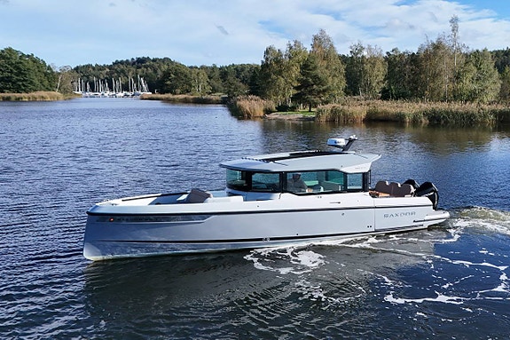 Saxdor 320 GTC (2024) 2 x V8-300 (60h) Mycket fin!