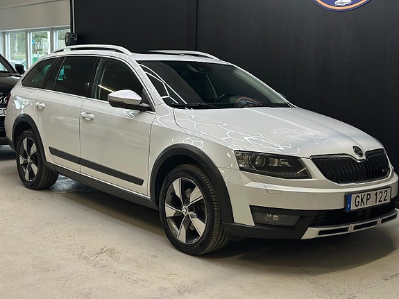 Skoda Octavia Scout 2 of 5