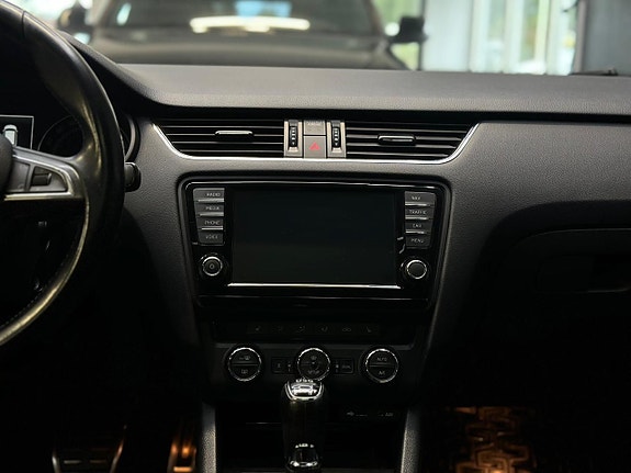 Skoda Octavia Scout 11 of 24