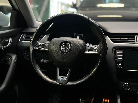Skoda Octavia Scout 9 of 24