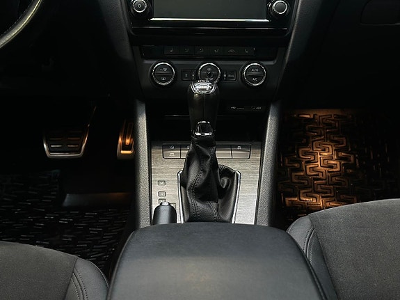 Skoda Octavia Scout 12 of 24