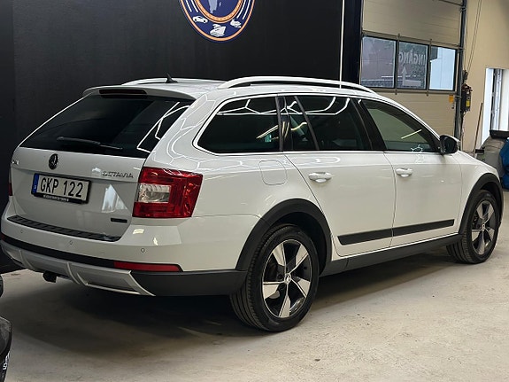Skoda Octavia Scout 22 of 24