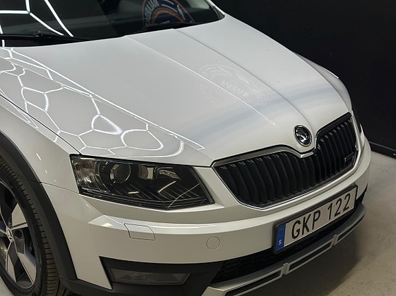Skoda Octavia Scout 6 of 24
