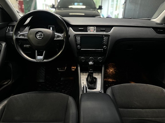 Skoda Octavia Scout 8 of 24