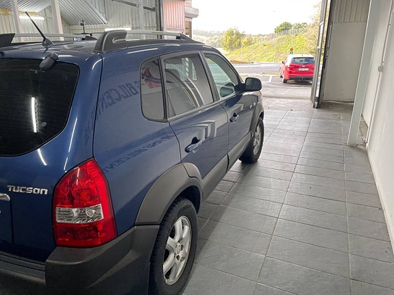 Hyundai Tucson 2 of 3