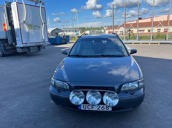 Volvo V70 2 of 4