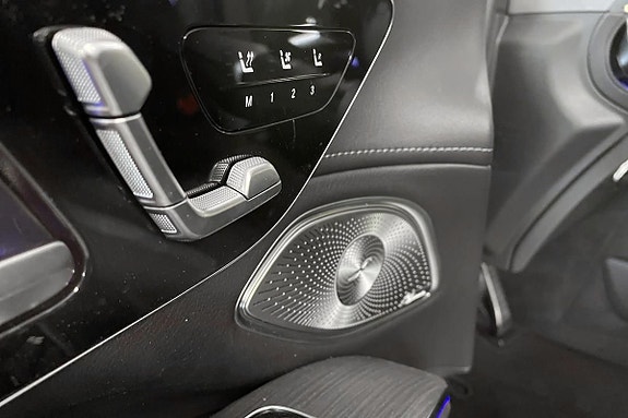 Mercedes-Benz EQS580 13 of 17
