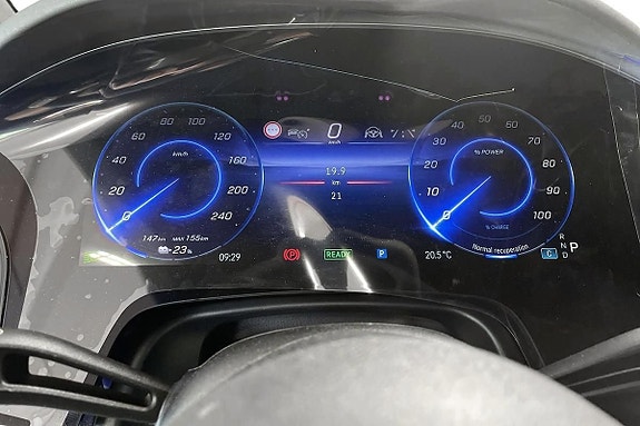 Mercedes-Benz EQS580 7 of 17