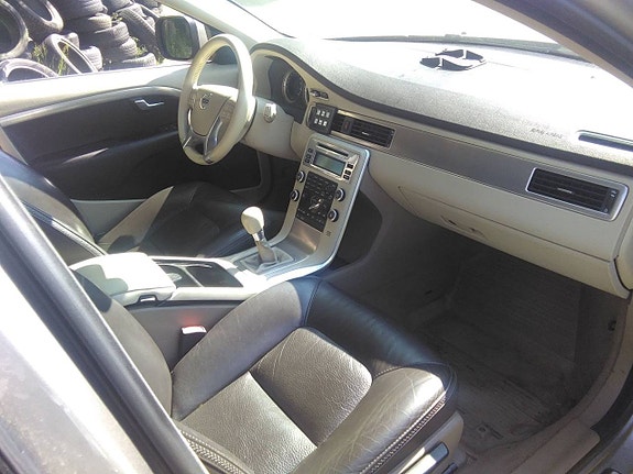 Volvo XC70 2 of 5