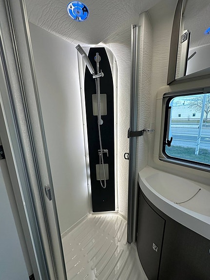 Wingamm Oasi 690 TWIN 140HK AUT Långbädd+taksäng! VINTERANP! 17 of 28