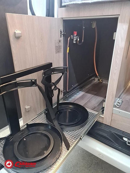 Kabe Travel Master Van 690 LB 21 of 25