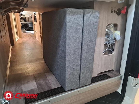 Kabe Travel Master Van 690 LB 22 of 25