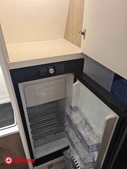Kabe Travel Master Van 690 LB 14 of 25