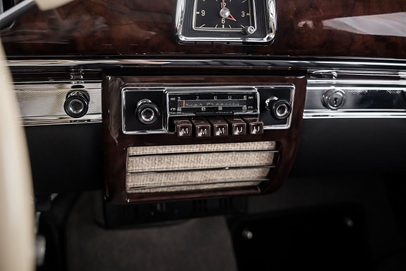Mercedes-Benz W128 10 of 16