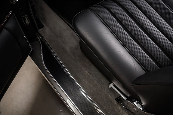 Mercedes-Benz W128 8 of 16