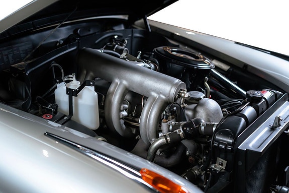 Mercedes-Benz W128 6 of 16