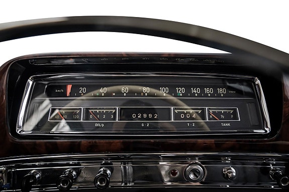 Mercedes-Benz W128 9 of 16