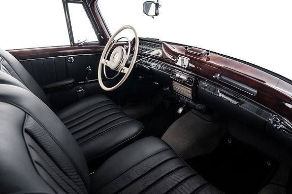Mercedes-Benz W128 13 of 16