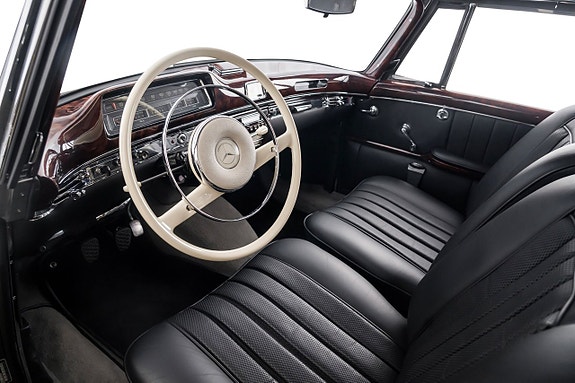 Mercedes-Benz W128 7 of 16