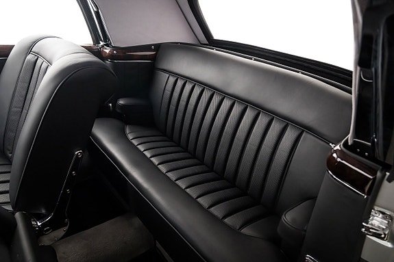 Mercedes-Benz W128 16 of 16