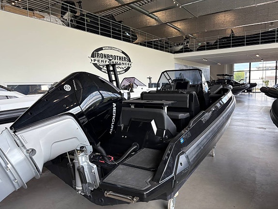 IRON 827 2021 Mercury 300 V8