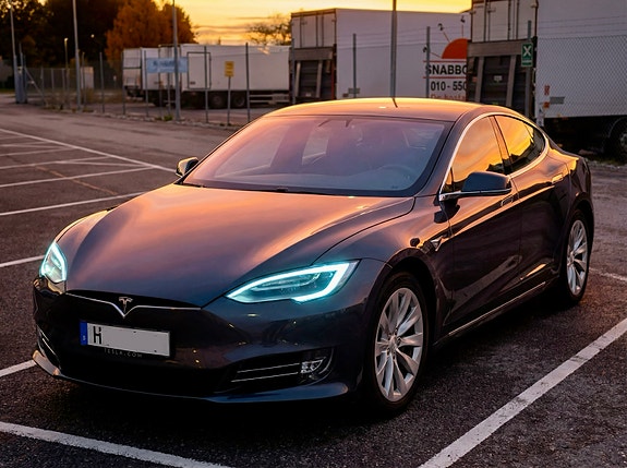 Tesla Model S 5 of 5