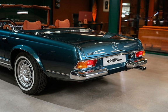 Mercedes-Benz 280 SL 2 of 5