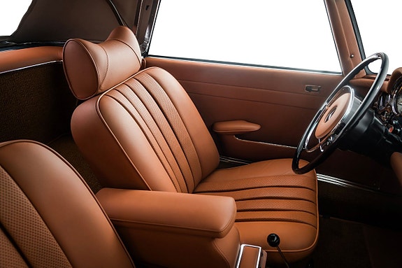 Mercedes-Benz 280 SL 17 of 19