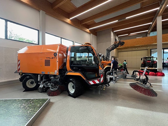 50 km/h traktor med sopsug