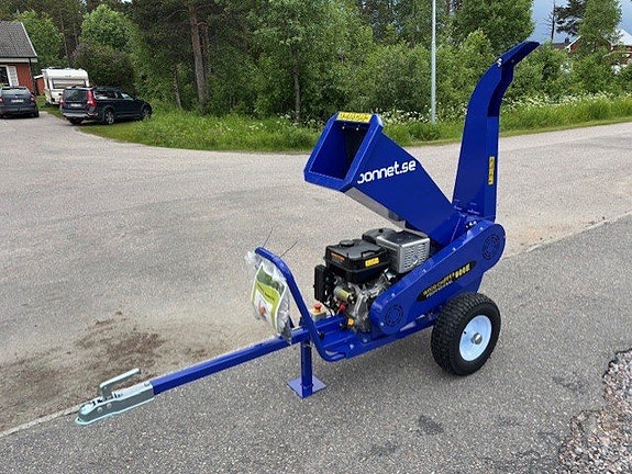 Flismaskin 900, Gör flis av buskar/träd/sly effektivt.