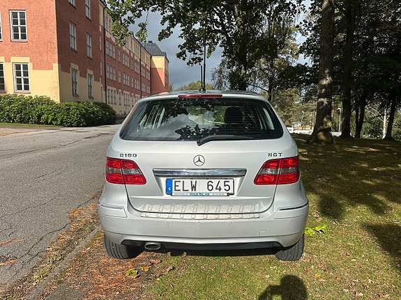 Mercedes-Benz B180 5 of 5